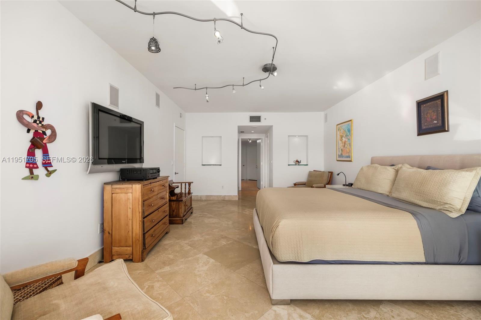 1331 Brickell Bay Dr #2807, Miami FL 33131