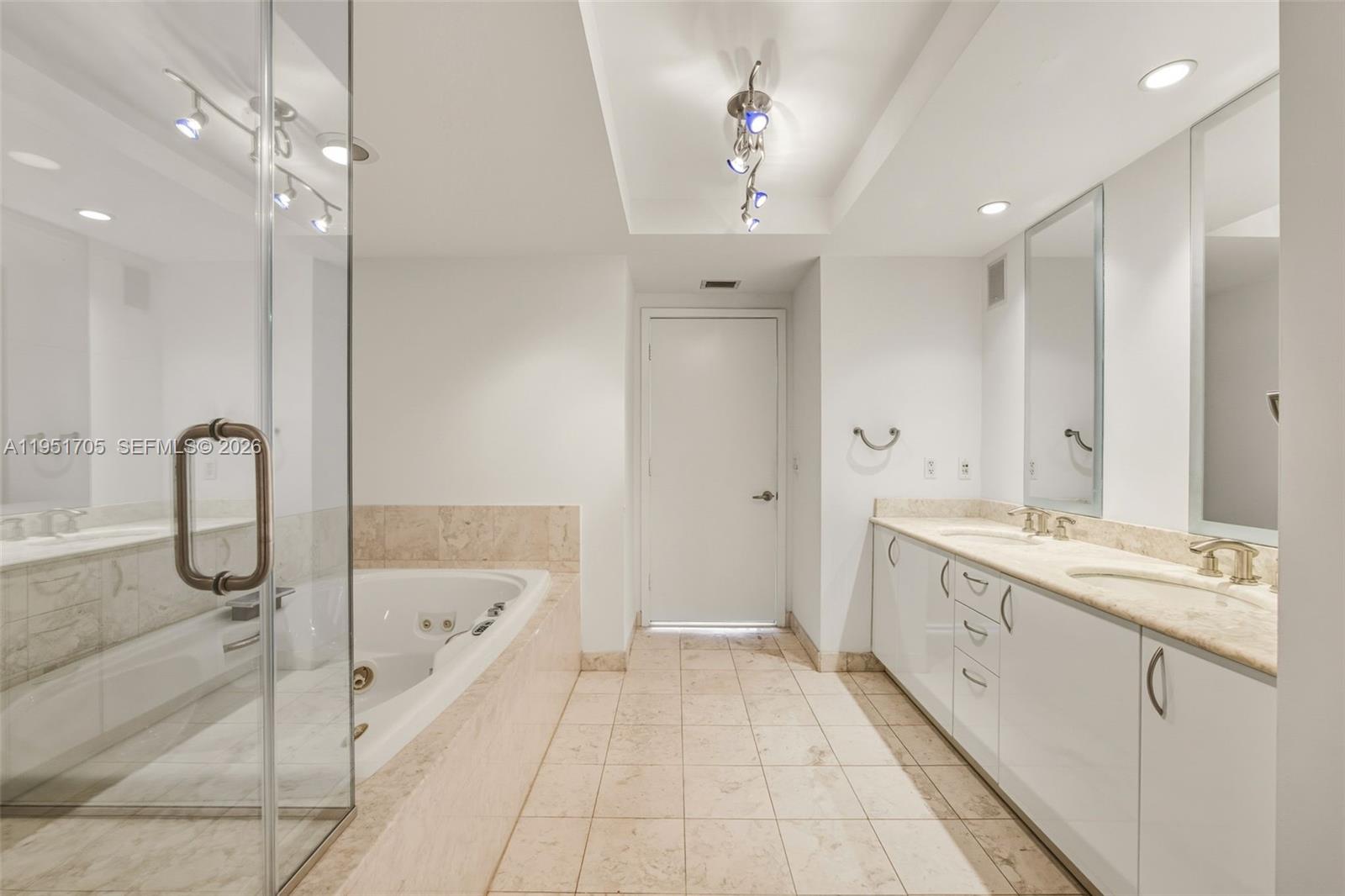 1331 Brickell Bay Dr #2807, Miami FL 33131