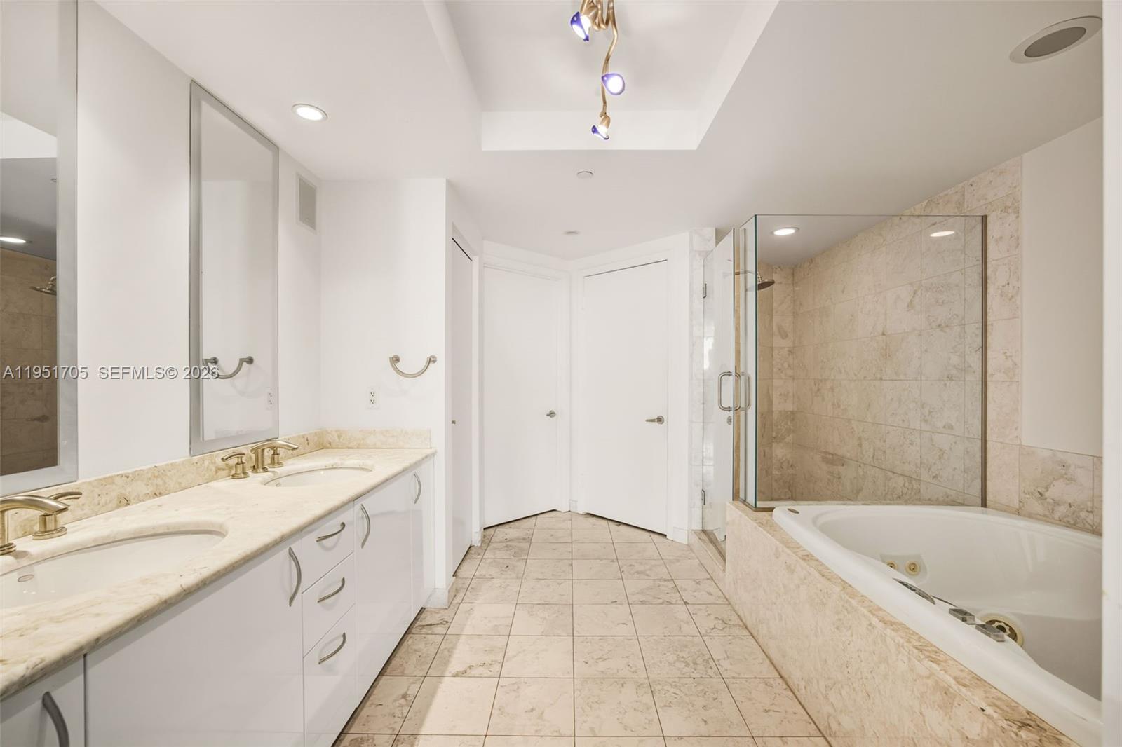 1331 Brickell Bay Dr #2807, Miami FL 33131