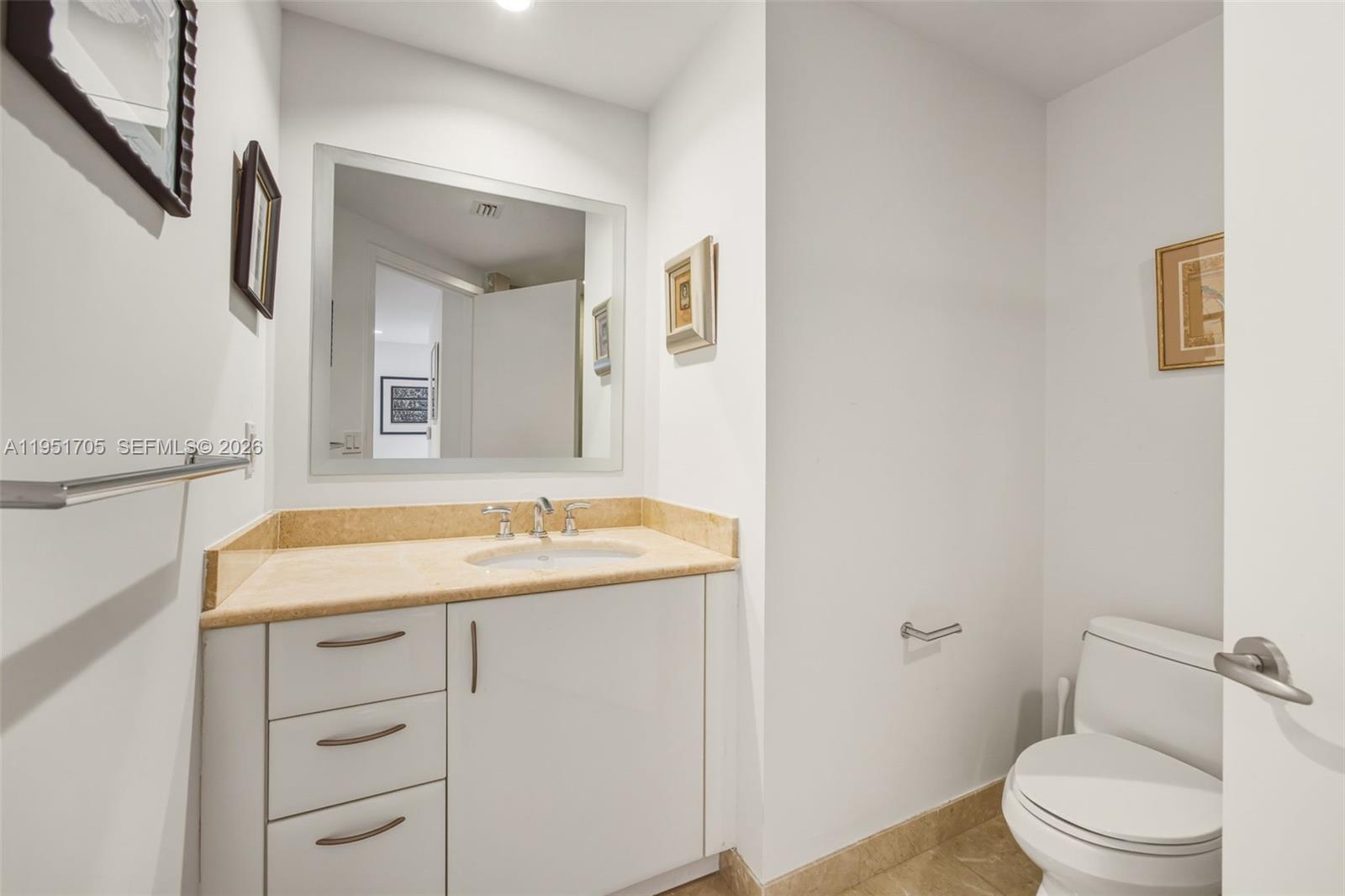 1331 Brickell Bay Dr #2807, Miami FL 33131