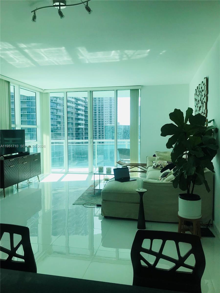 951 Brickell Ave #2410, Miami FL 33131