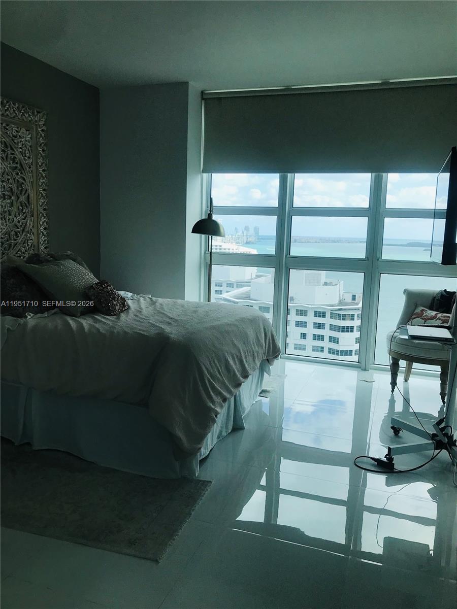 951 Brickell Ave #2410, Miami FL 33131