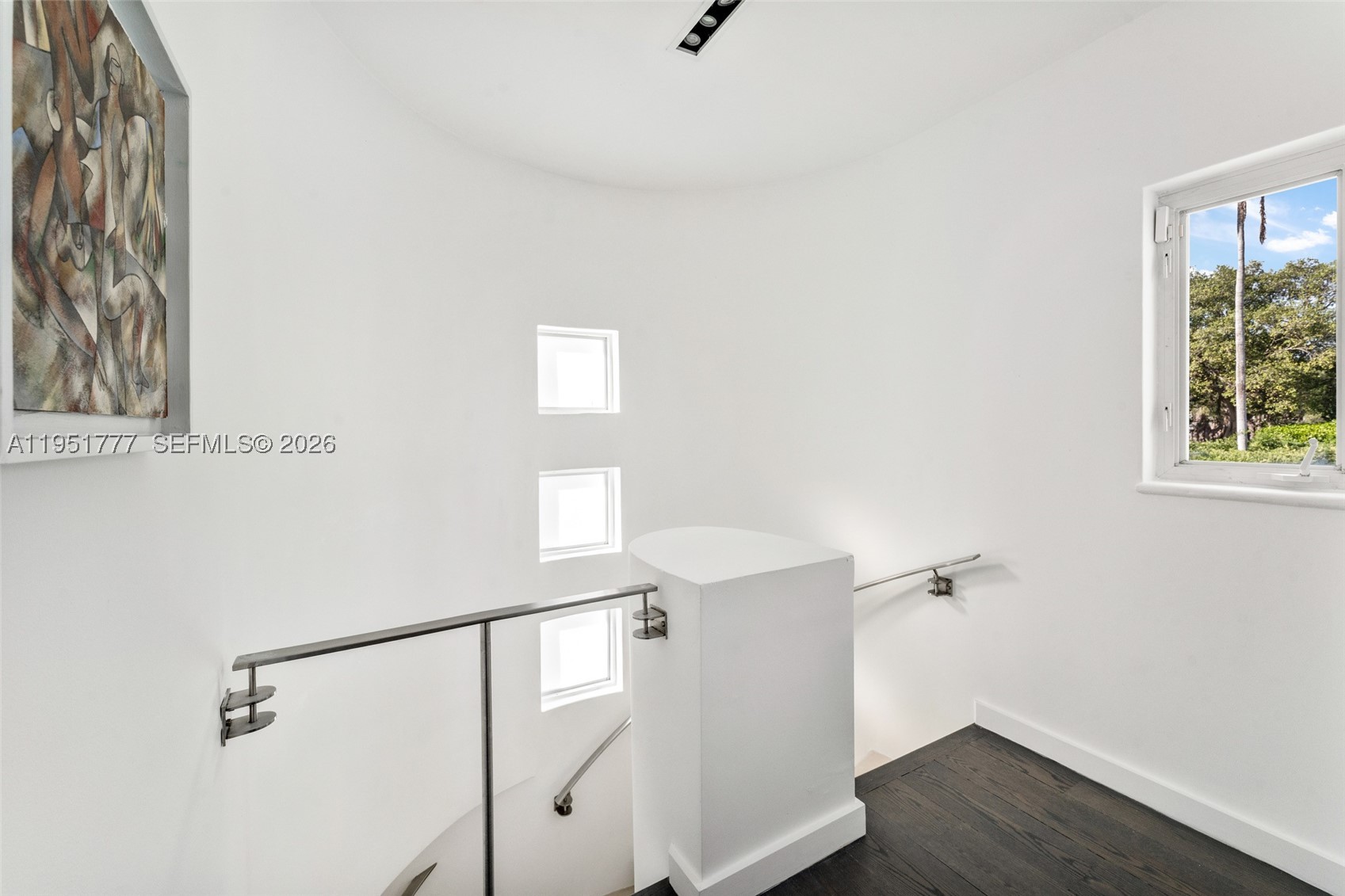 3325 Pine Tree Dr, Miami Beach FL 33140