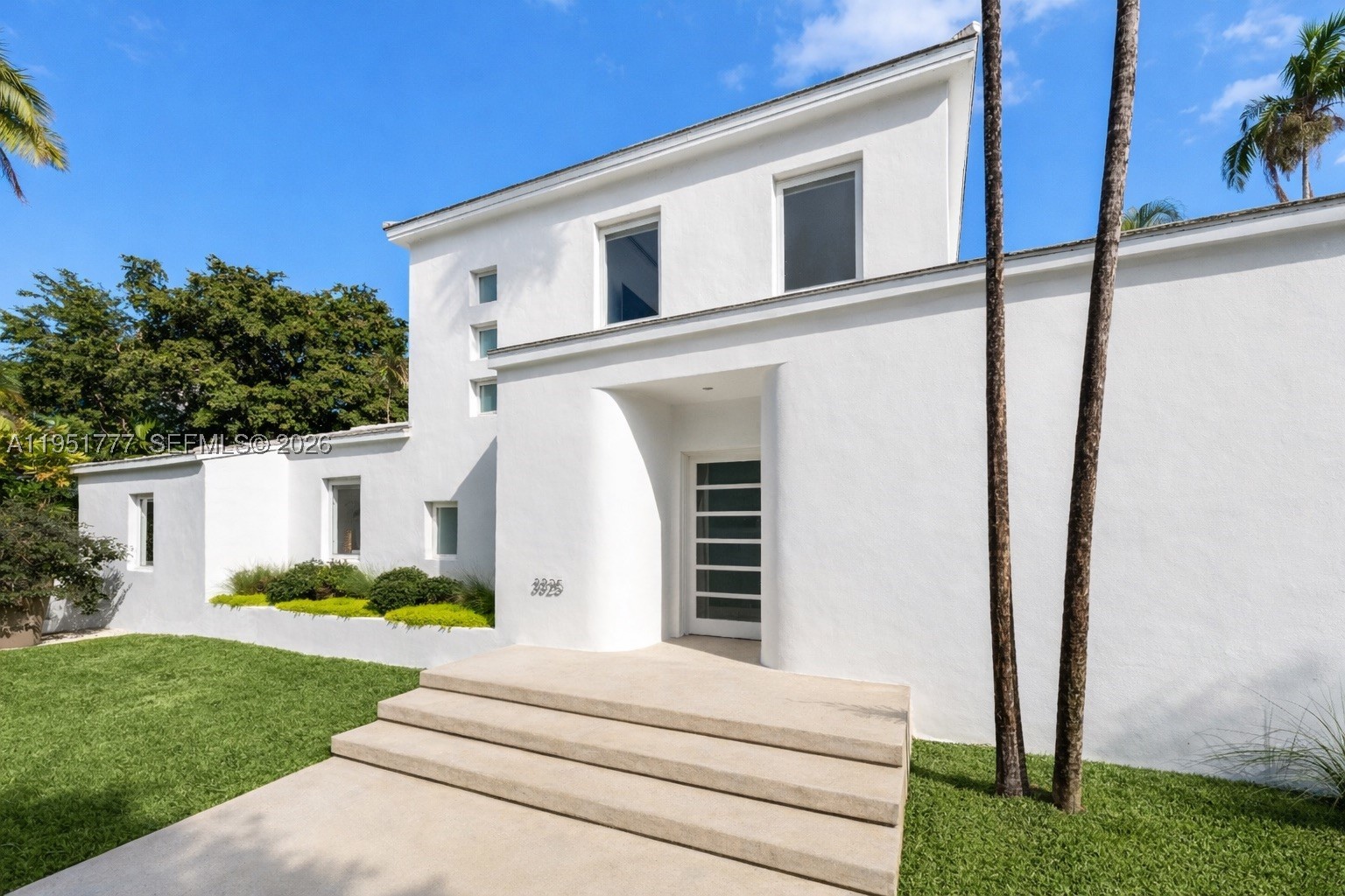 3325 Pine Tree Dr, Miami Beach FL 33140
