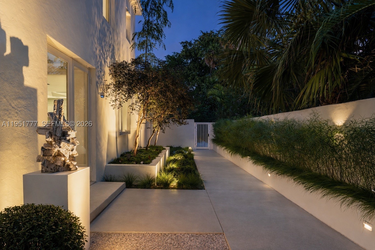 3325 Pine Tree Dr, Miami Beach FL 33140
