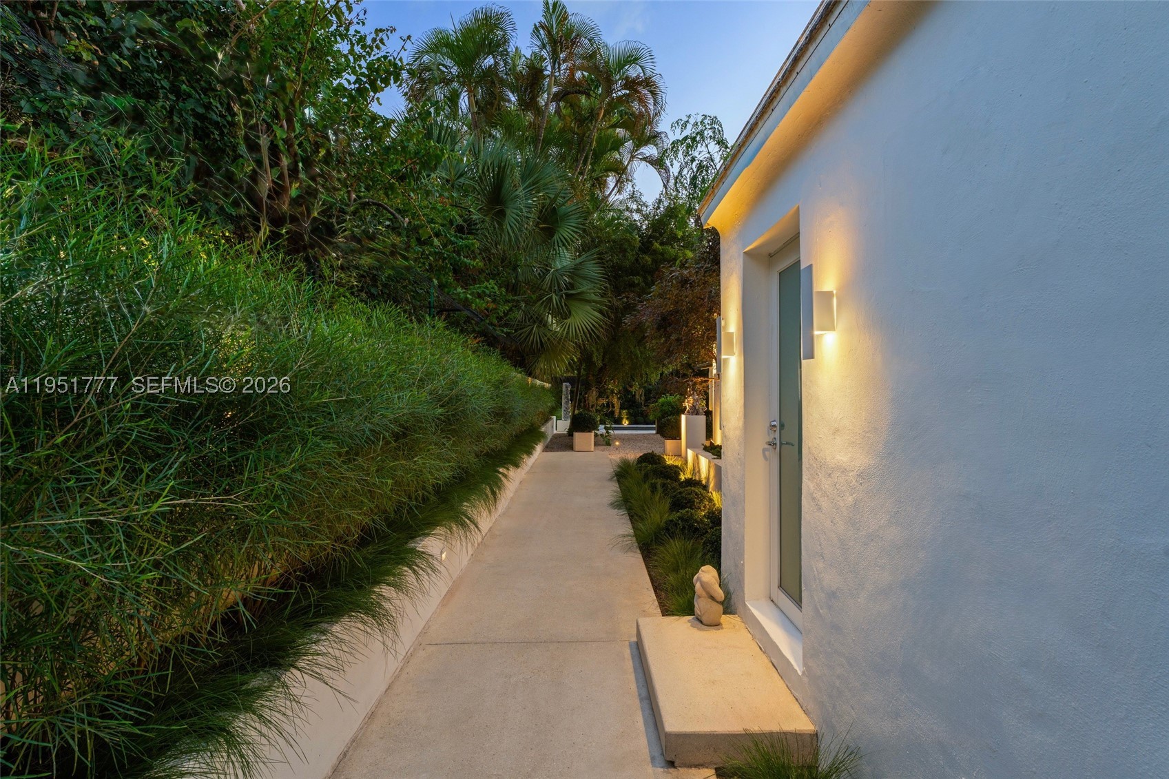 3325 Pine Tree Dr, Miami Beach FL 33140