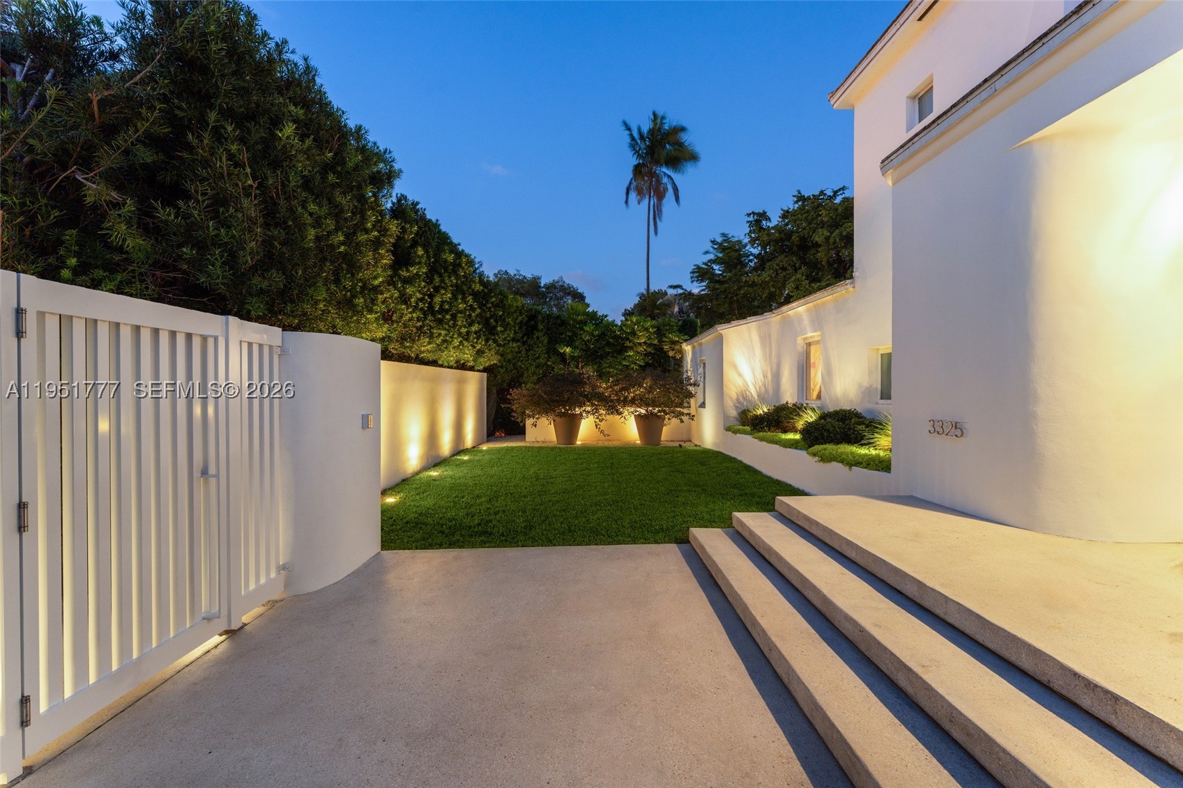 3325 Pine Tree Dr, Miami Beach FL 33140