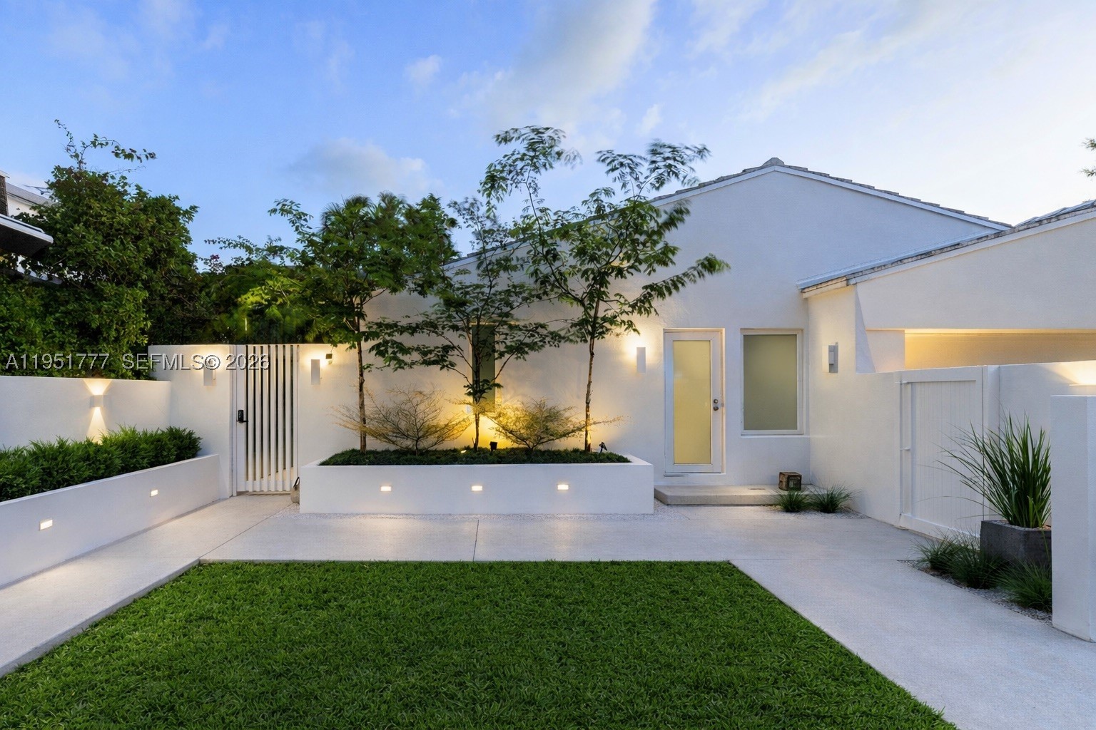 3325 Pine Tree Dr, Miami Beach FL 33140
