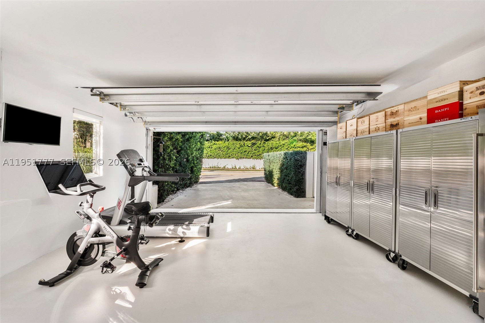 3325 Pine Tree Dr, Miami Beach FL 33140