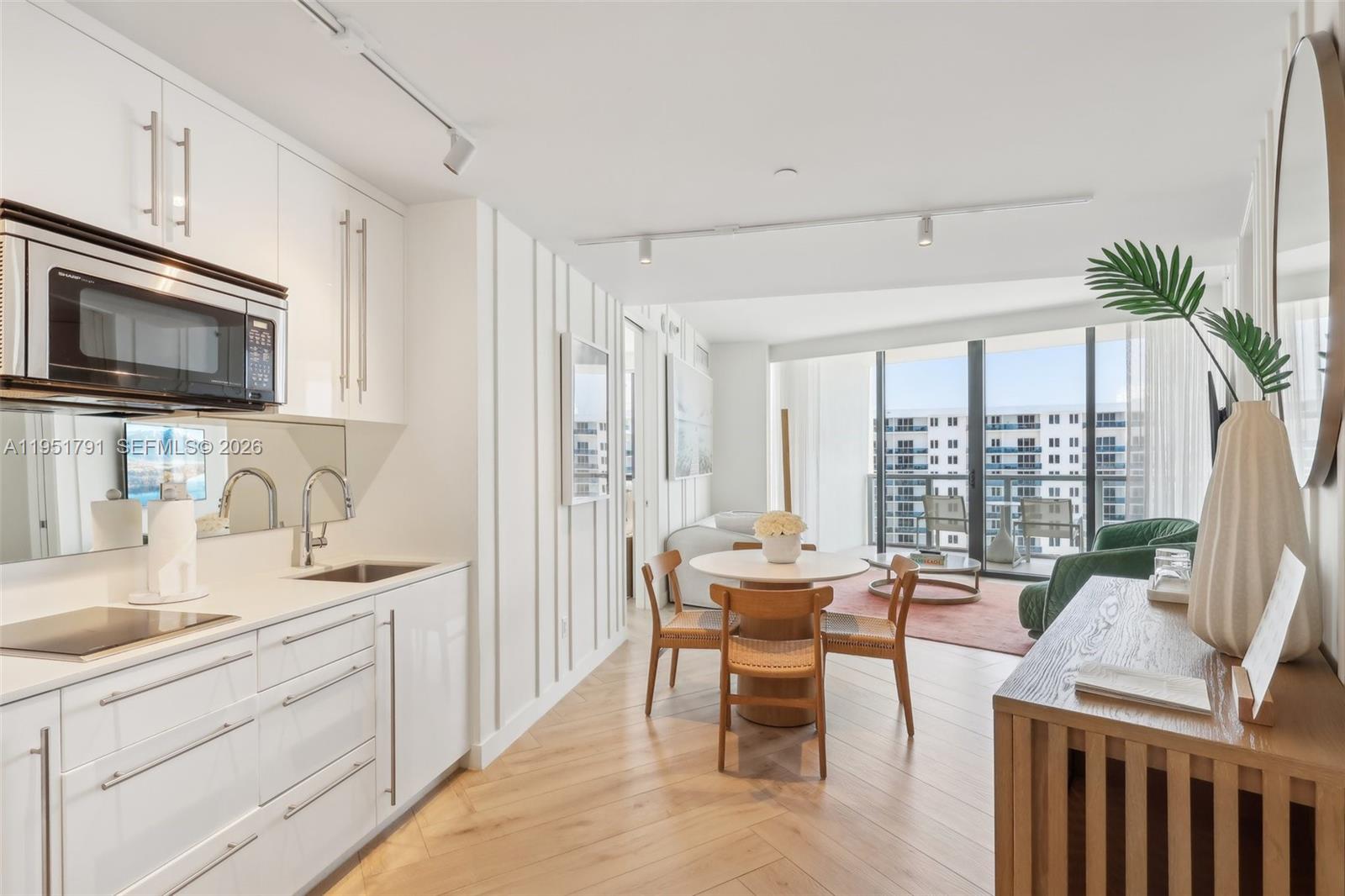 2201 Collins Ave #1511, Miami Beach FL 33139