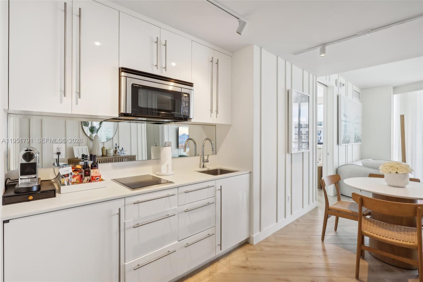 2201 Collins Ave #1511, Miami Beach FL 33139