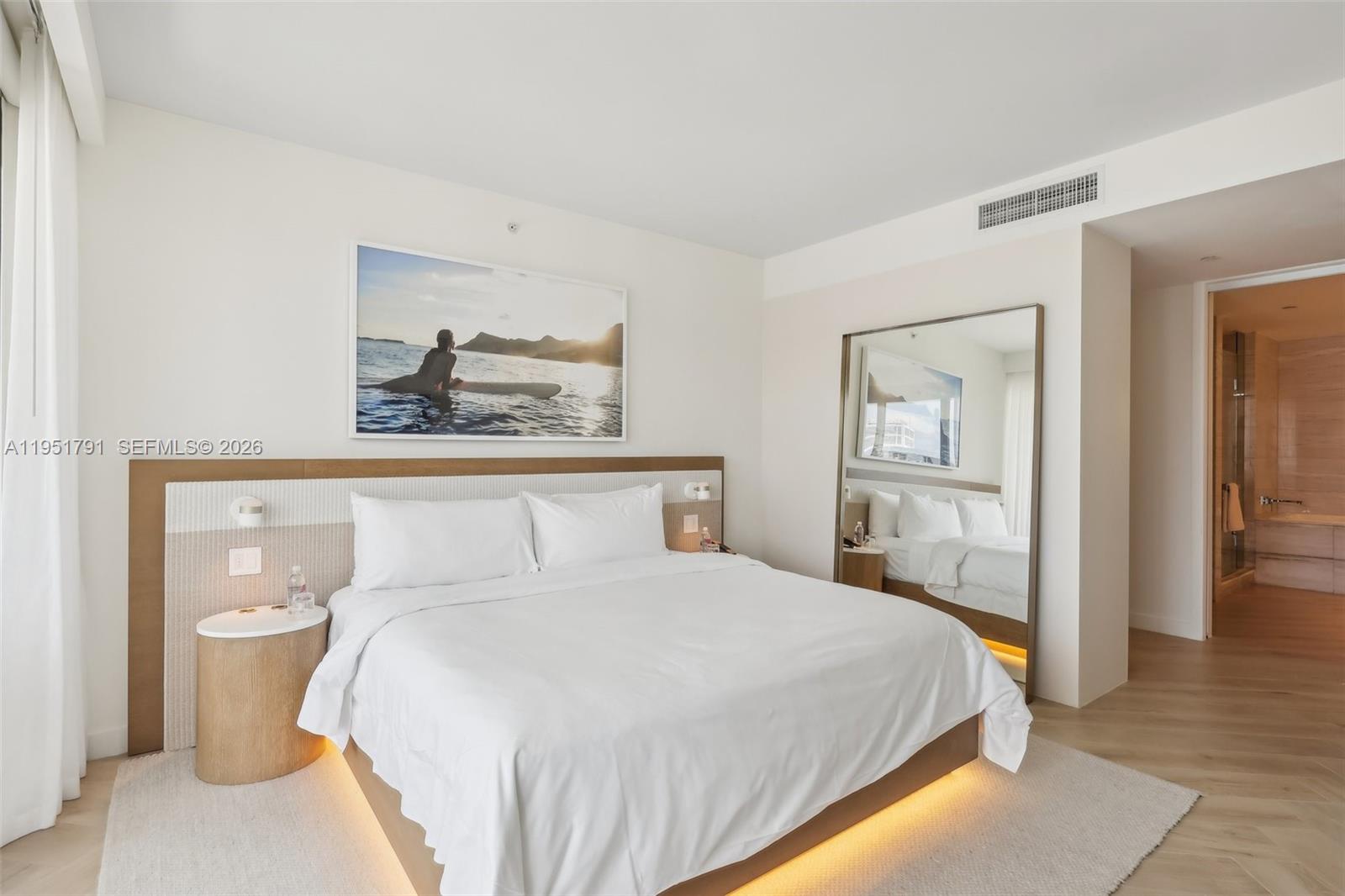 2201 Collins Ave #1511, Miami Beach FL 33139