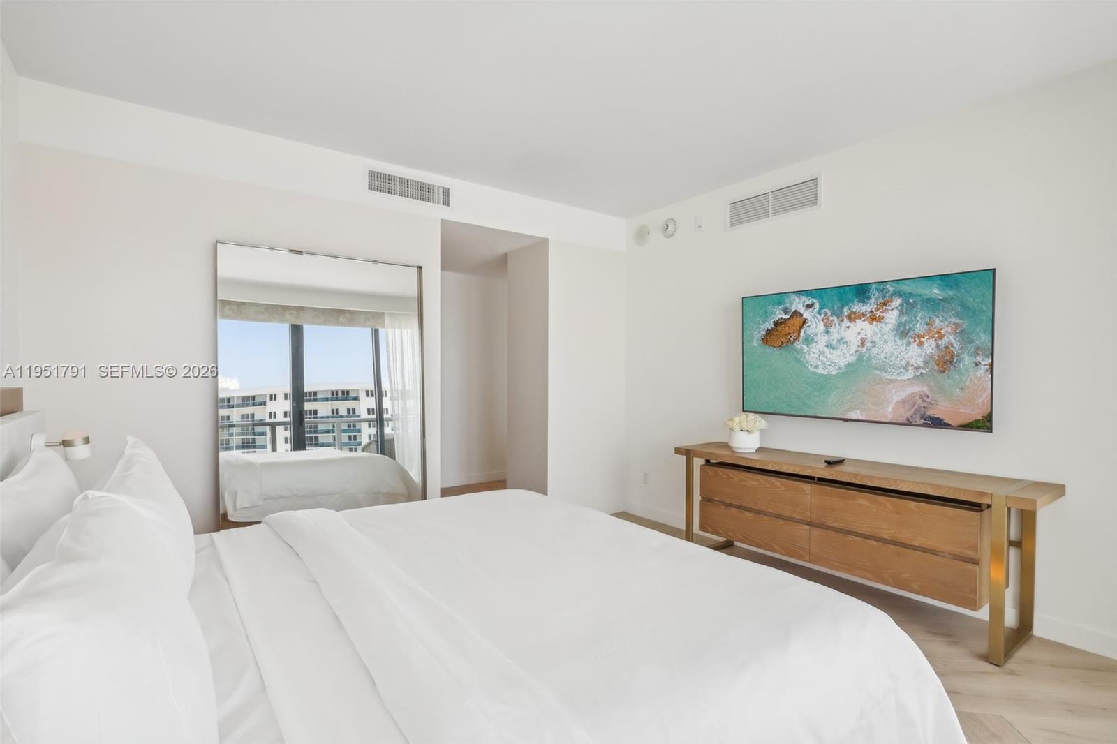 2201 Collins Ave #1511, Miami Beach FL 33139