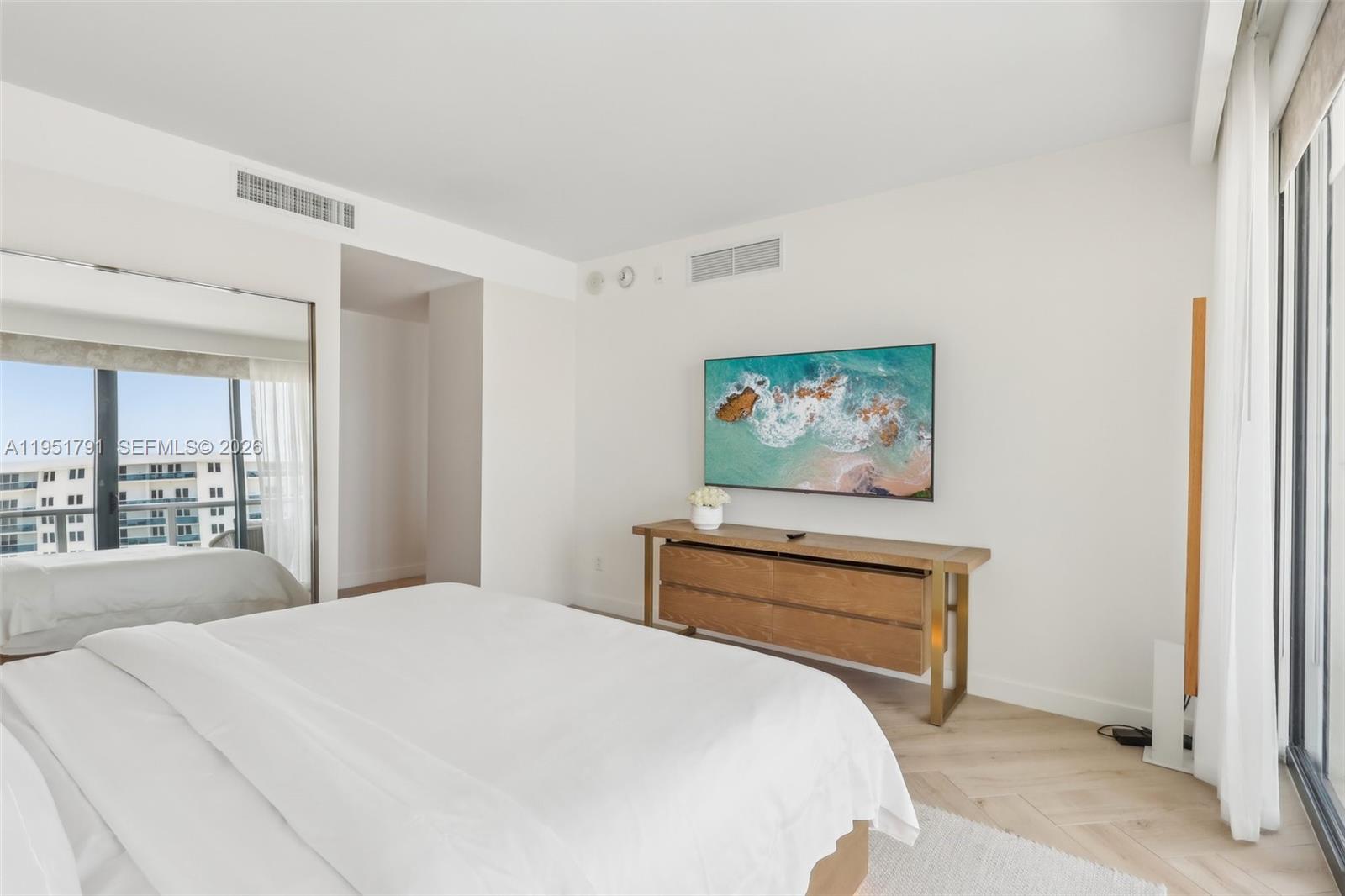 2201 Collins Ave #1511, Miami Beach FL 33139