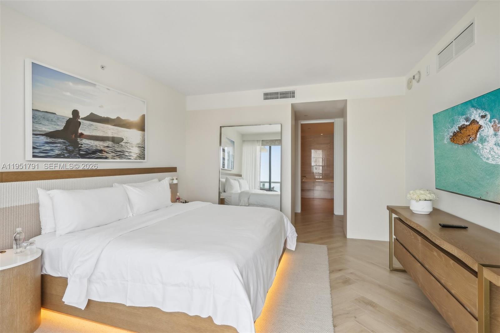 2201 Collins Ave #1511, Miami Beach FL 33139
