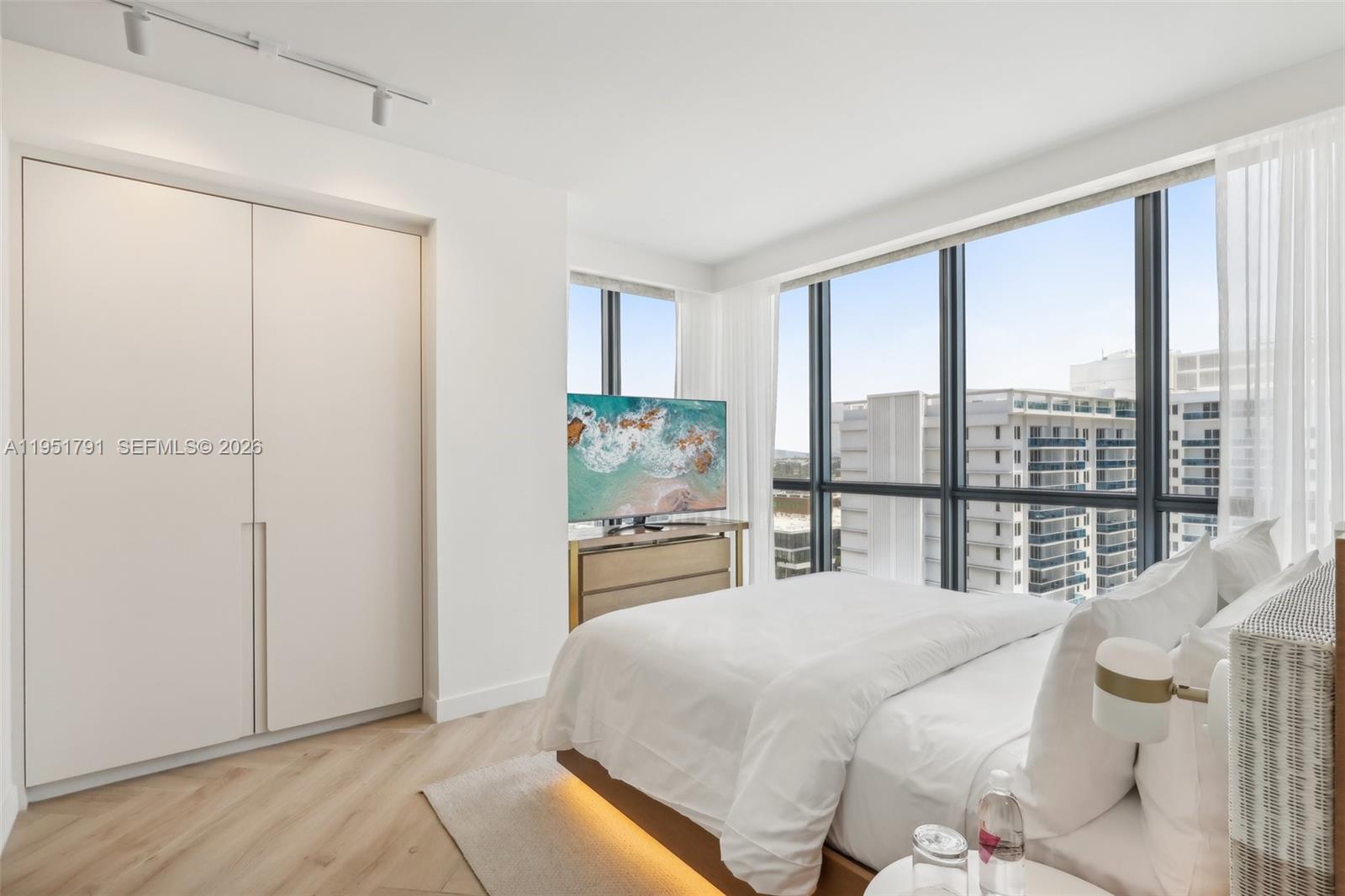 2201 Collins Ave #1511, Miami Beach FL 33139