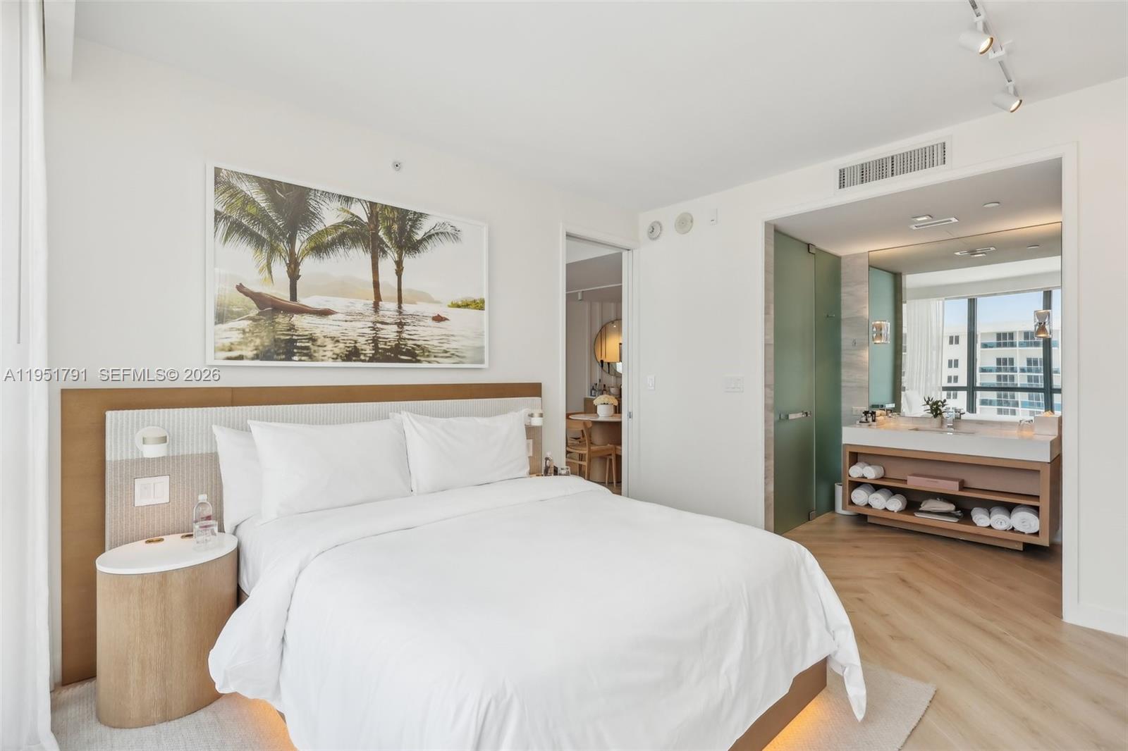 2201 Collins Ave #1511, Miami Beach FL 33139