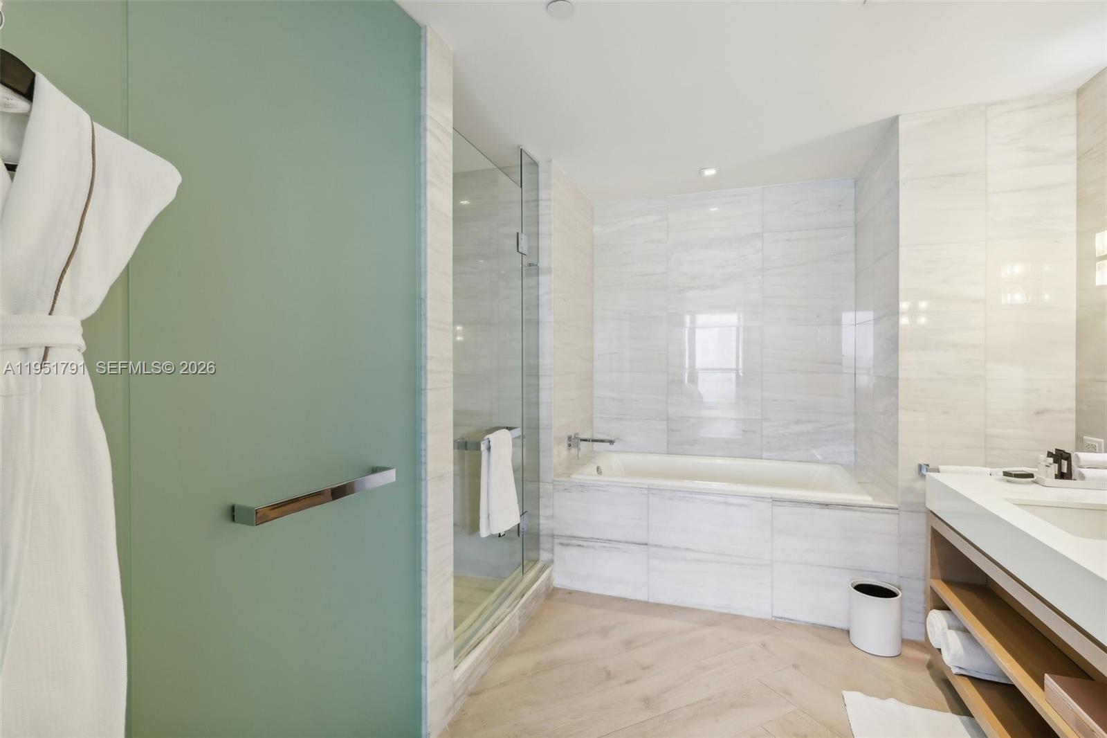 2201 Collins Ave #1511, Miami Beach FL 33139