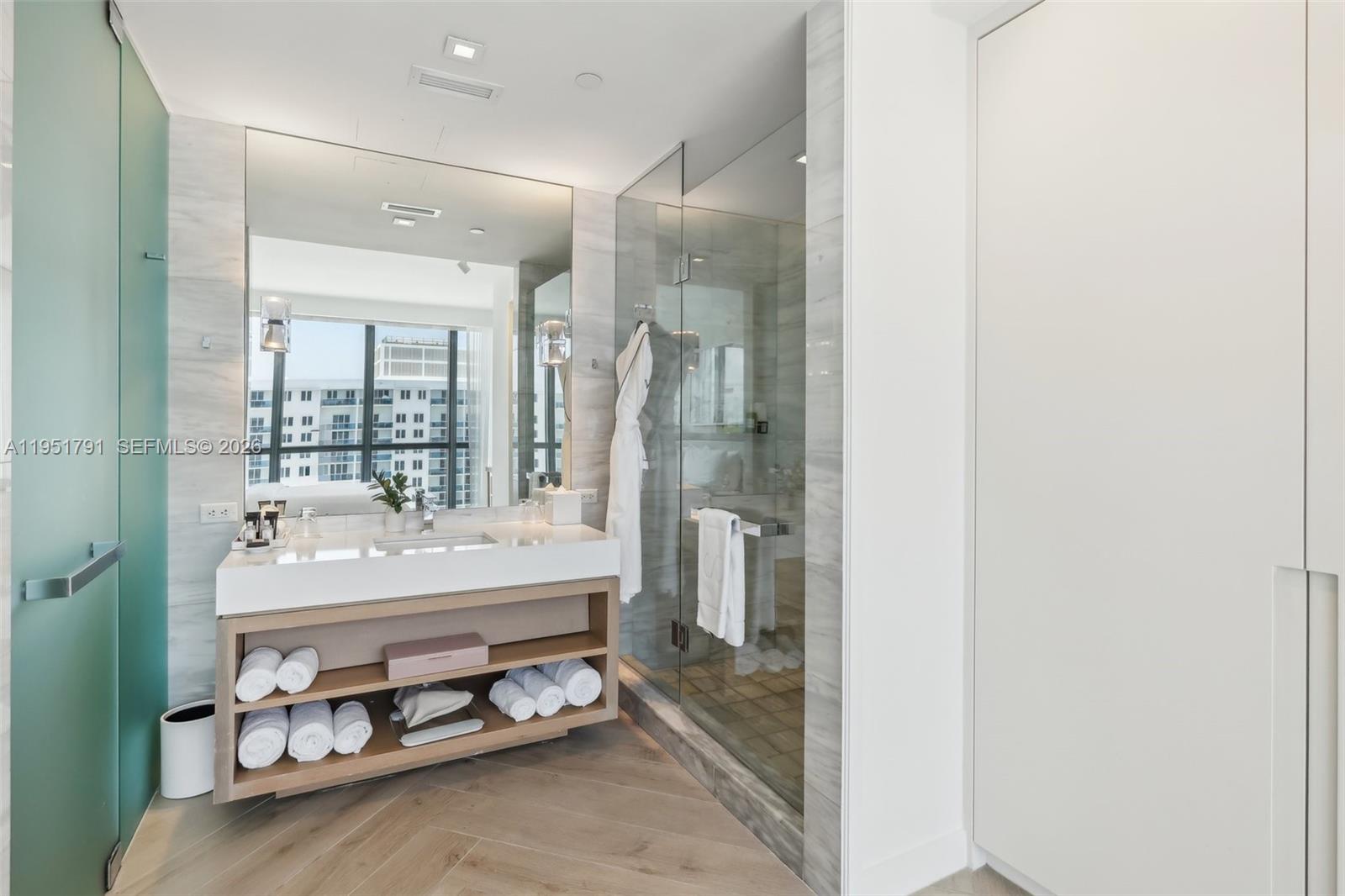 2201 Collins Ave #1511, Miami Beach FL 33139