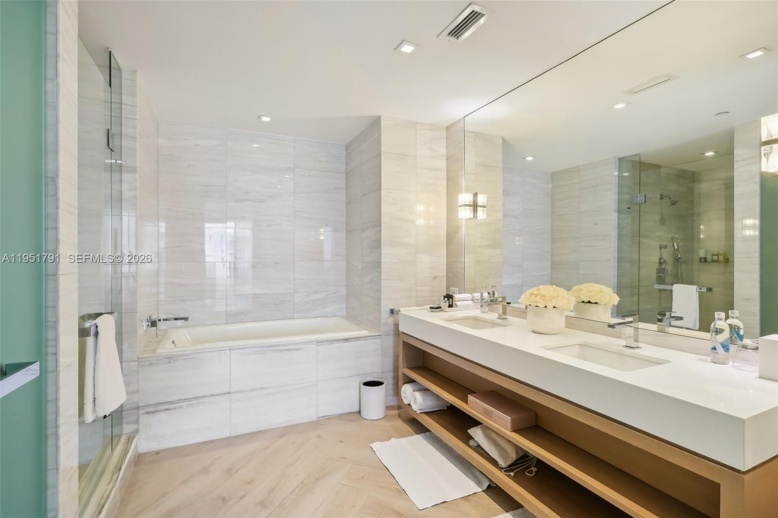 2201 Collins Ave #1511, Miami Beach FL 33139