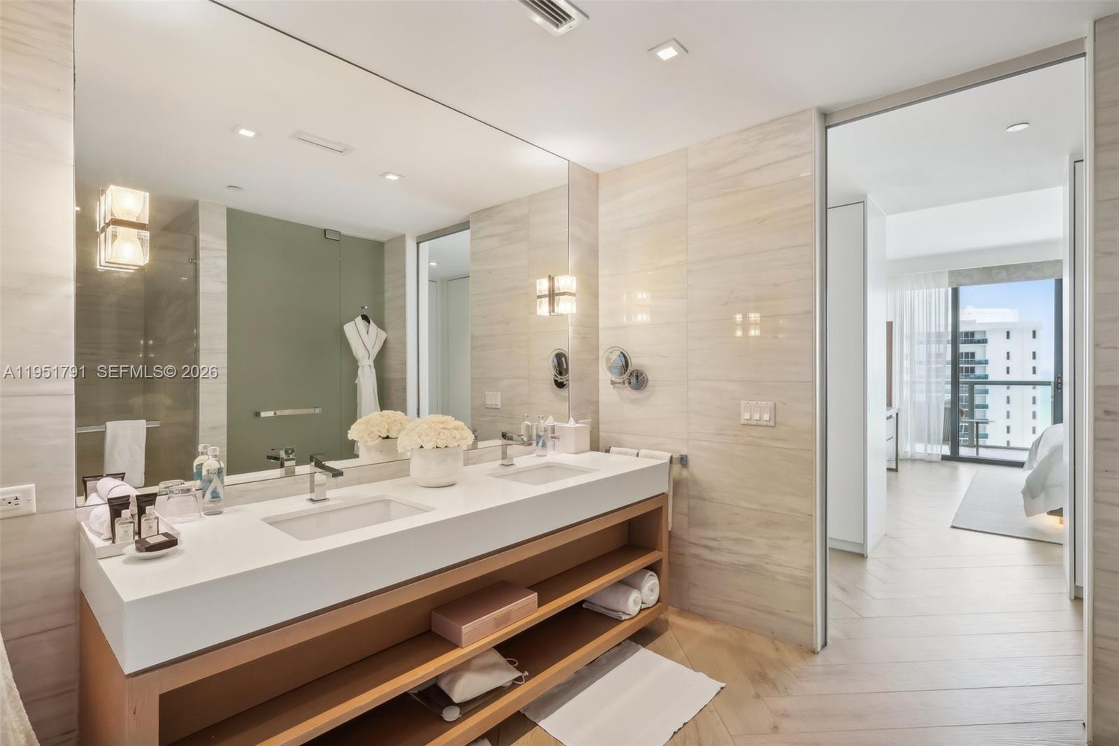 2201 Collins Ave #1511, Miami Beach FL 33139