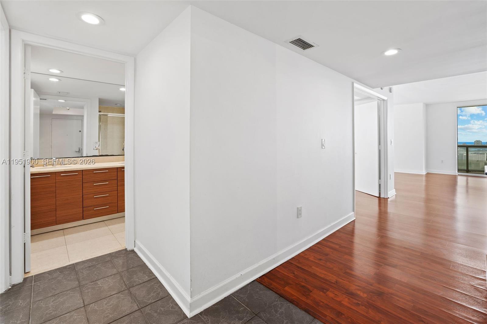 50 Biscayne Blvd #3102, Miami FL 33132