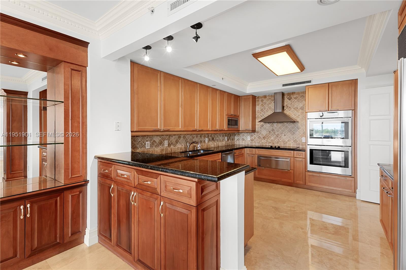 20201 E Country Club Dr #608, Aventura FL 33180