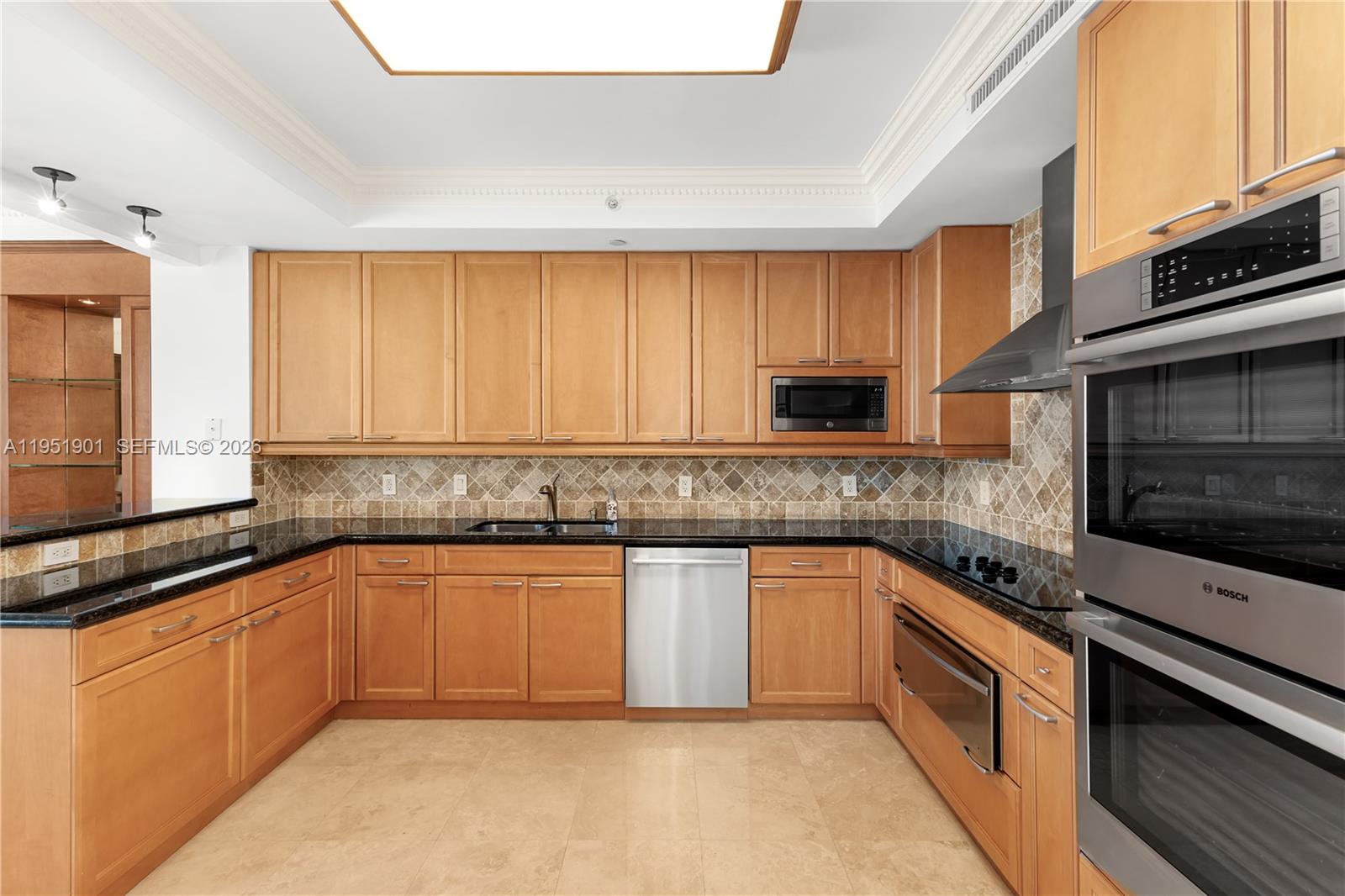 20201 E Country Club Dr #608, Aventura FL 33180