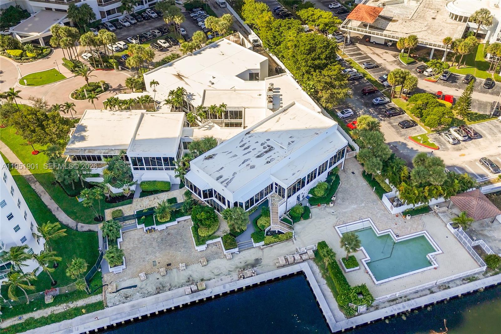 20201 E Country Club Dr #608, Aventura FL 33180