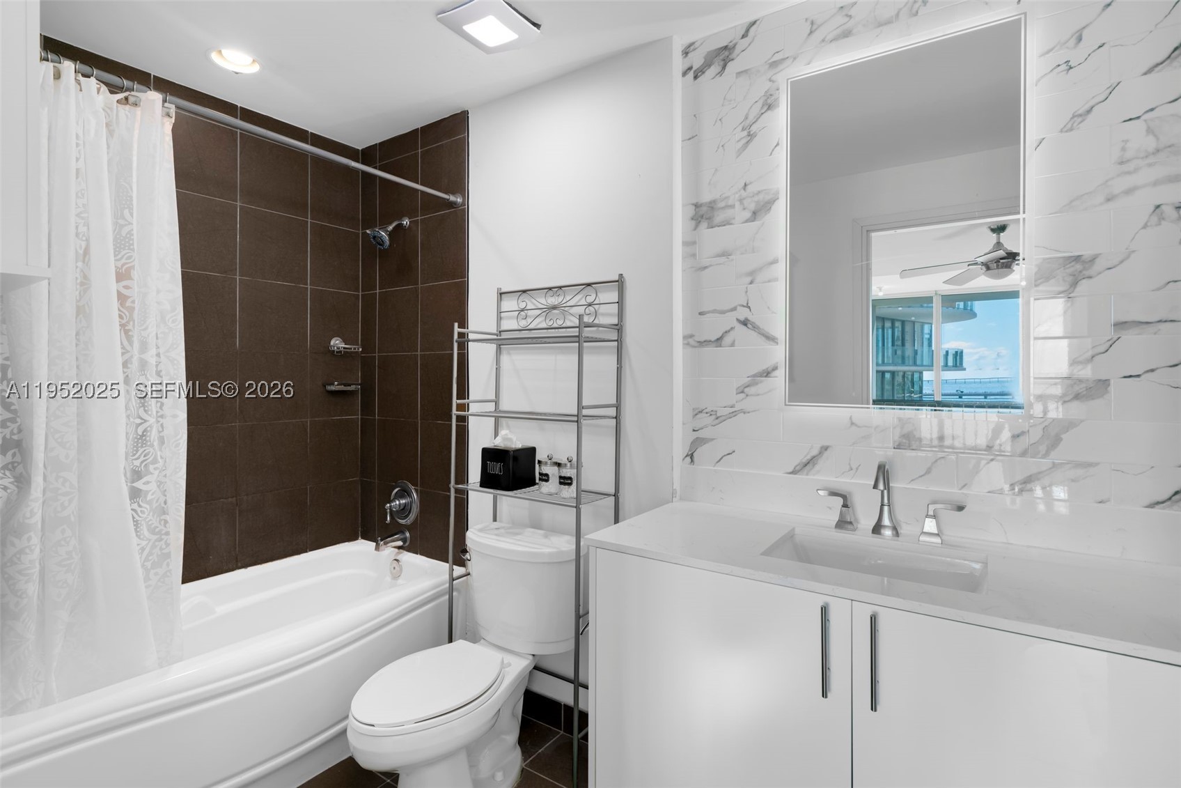 300 S BISCAYNE BLVD #L-410, Miami FL 33131