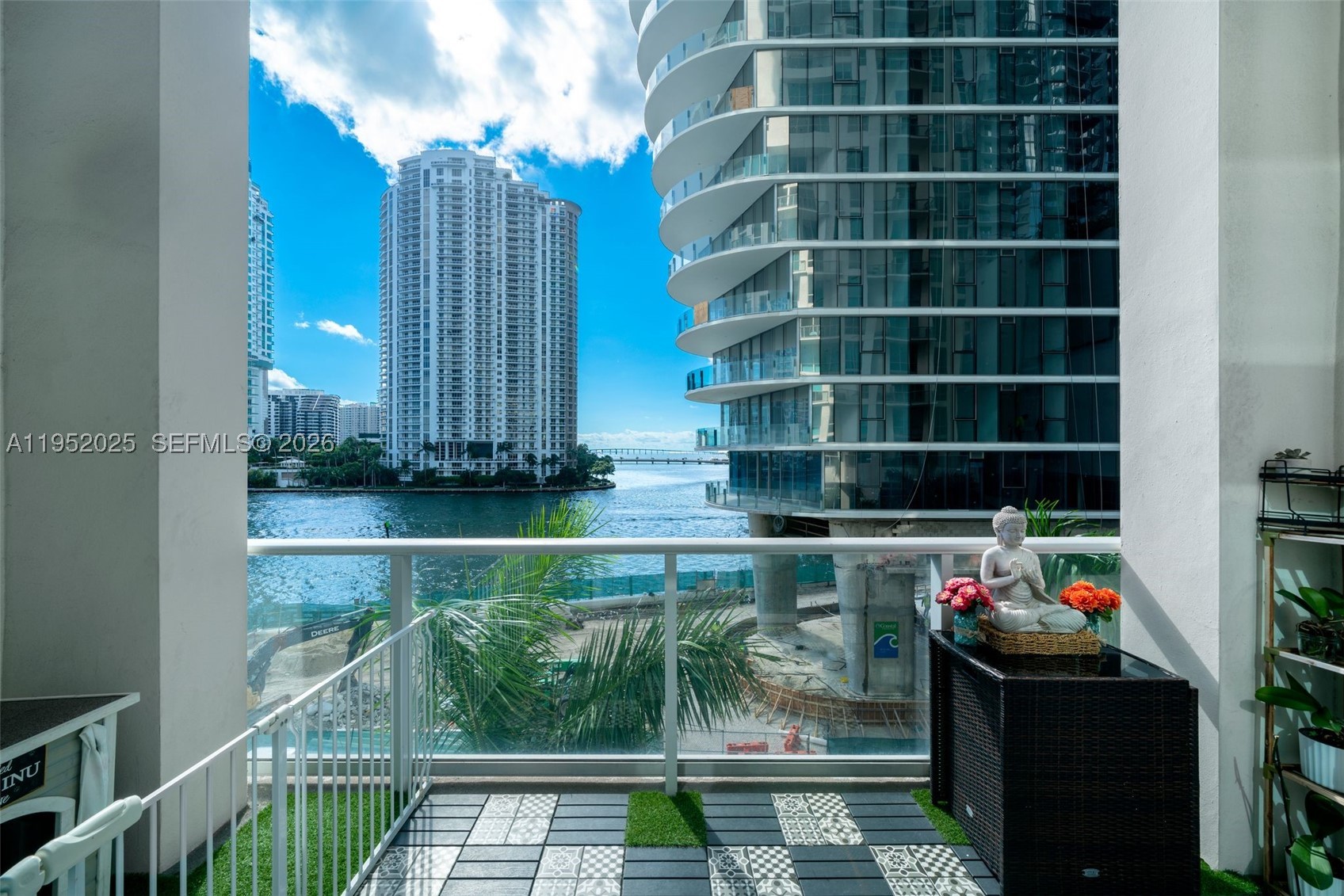 300 S BISCAYNE BLVD #L-410, Miami FL 33131