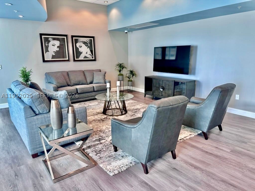 300 S BISCAYNE BLVD #L-410, Miami FL 33131