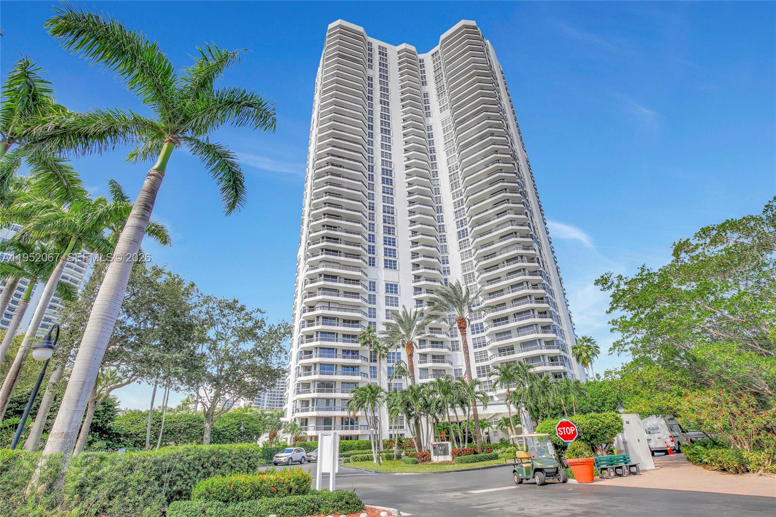 3500 Mystic Pointe Dr #2908, Aventura FL 33180