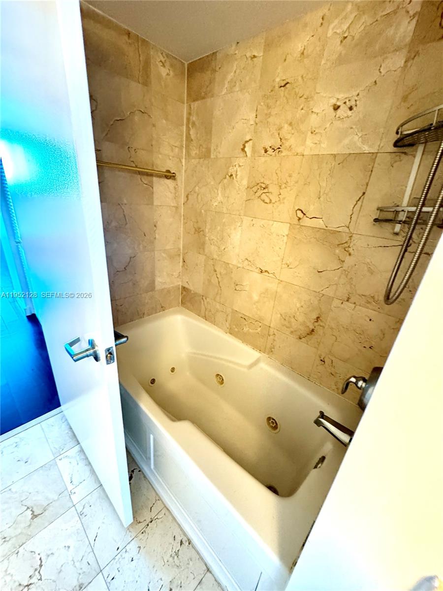 1800 N Bayshore Dr #2903, Miami FL 33132