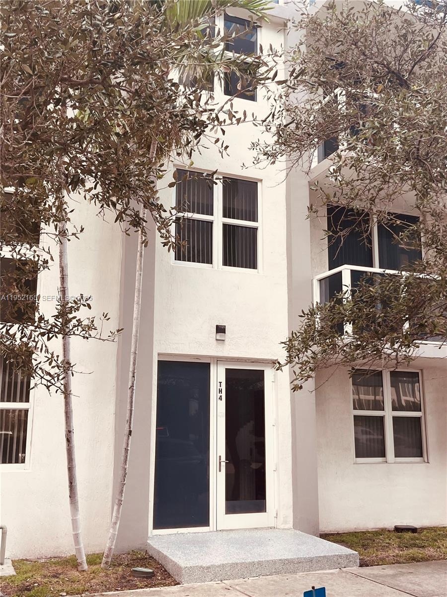 601 NE 23rd St #TH4, Miami FL 33137
