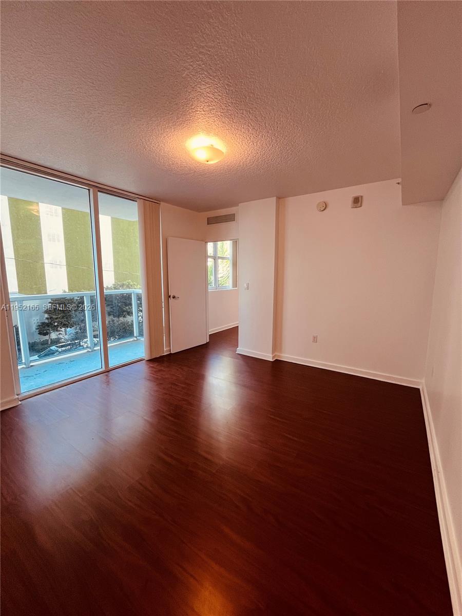 601 NE 23rd St #TH4, Miami FL 33137