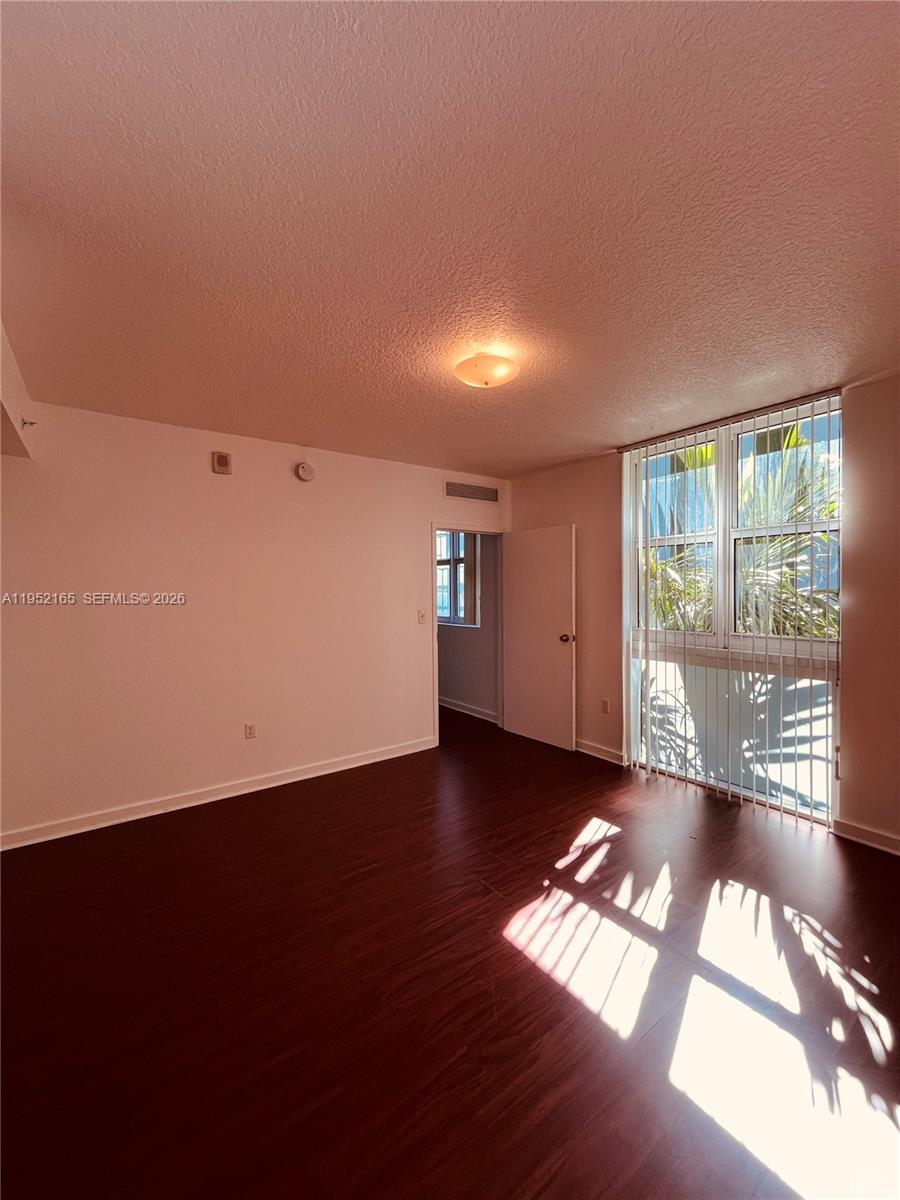 601 NE 23rd St #TH4, Miami FL 33137