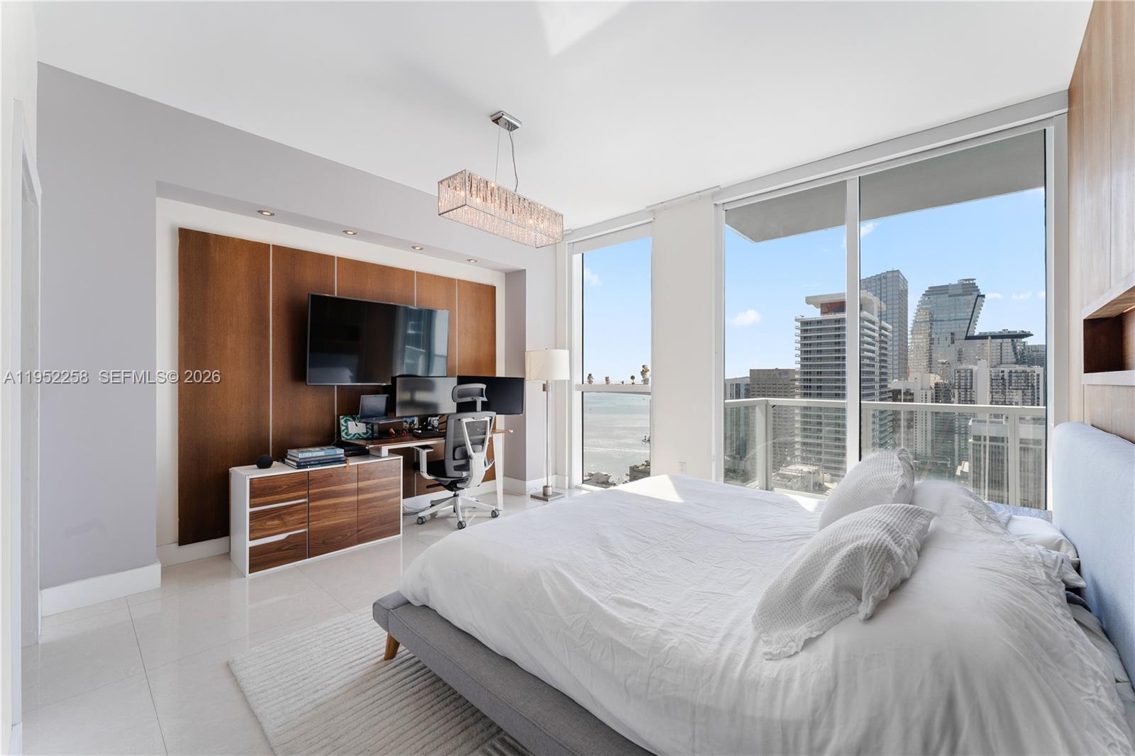 244 Biscayne Blvd #4407, Miami FL 33132