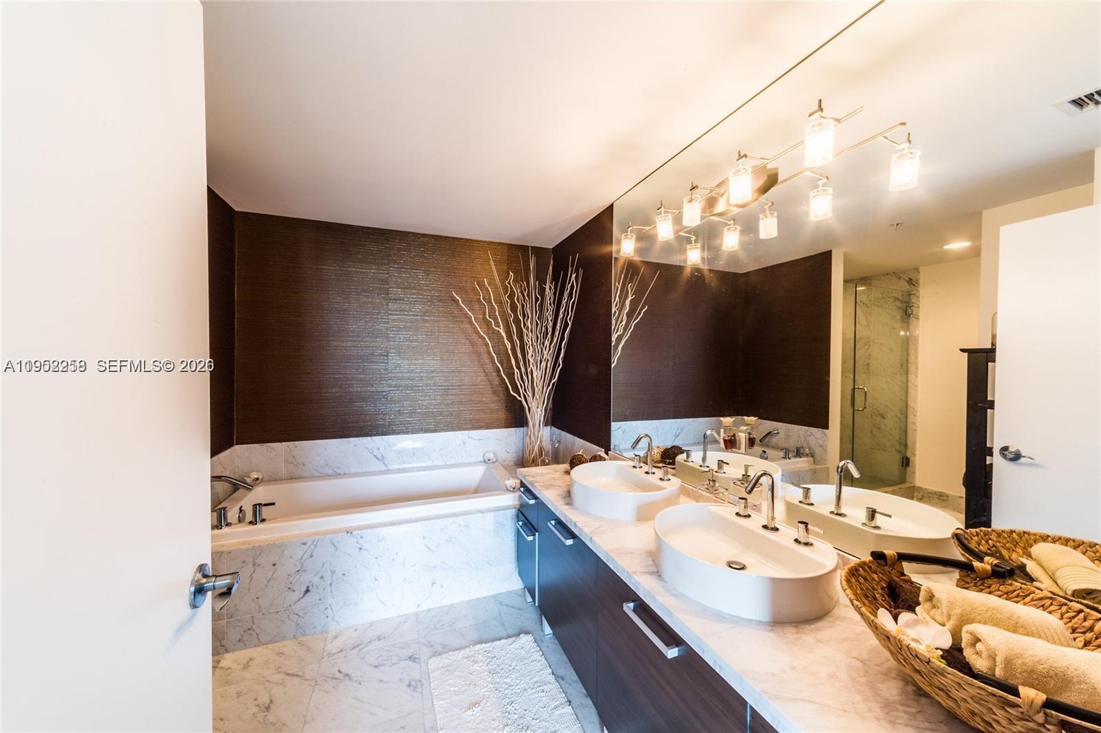 244 Biscayne Blvd #4407, Miami FL 33132