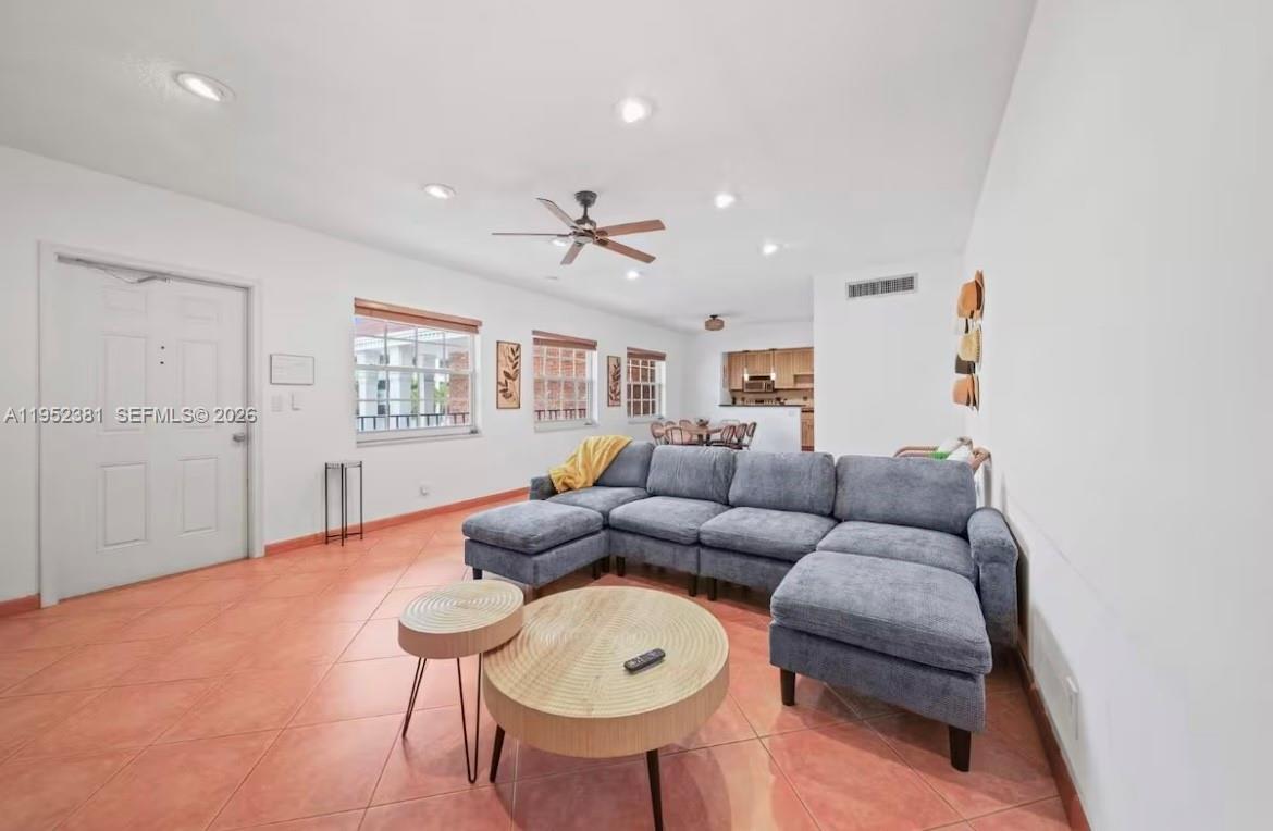 2424 NE 9th St #307, Fort Lauderdale FL 33304
