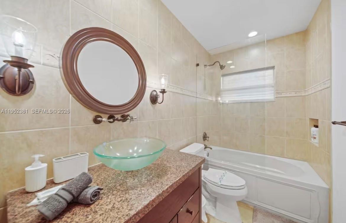 2424 NE 9th St #307, Fort Lauderdale FL 33304