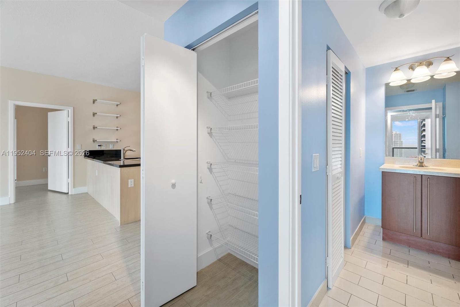 79 SW 12th St #4004S, Miami FL 33130