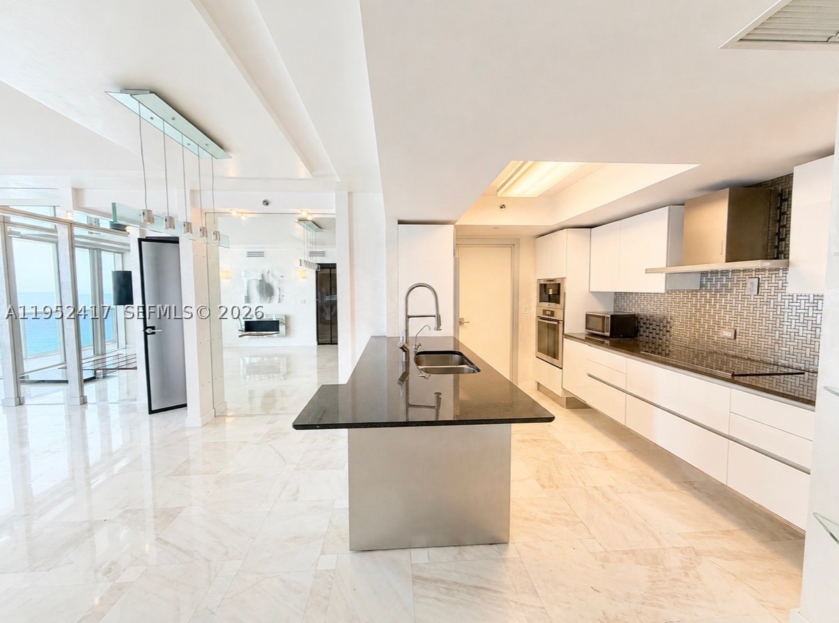 17201 Collins Ave+DEN #1403, Sunny Isles Beach FL 33160