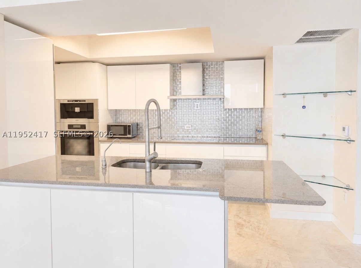 17201 Collins Ave+DEN #1403, Sunny Isles Beach FL 33160