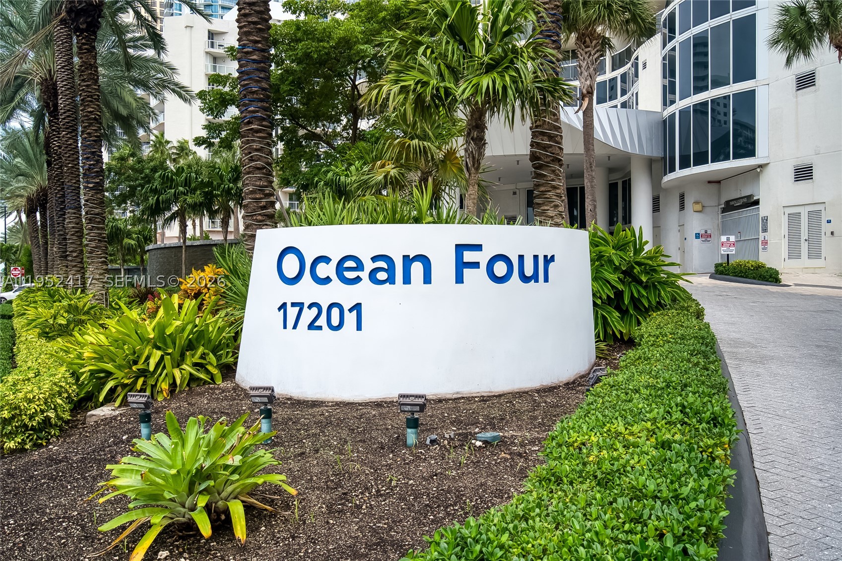 17201 Collins Ave+DEN #1403, Sunny Isles Beach FL 33160