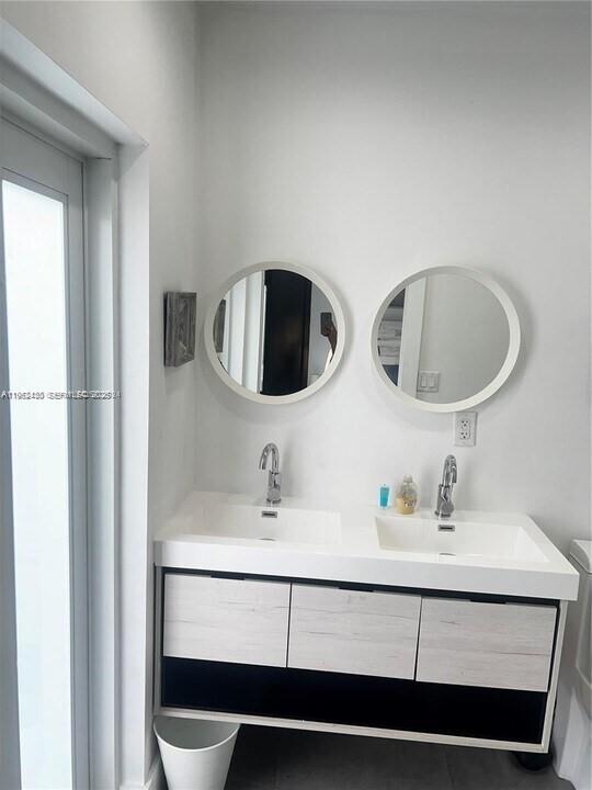 15 NW 52nd St, Miami FL 33127