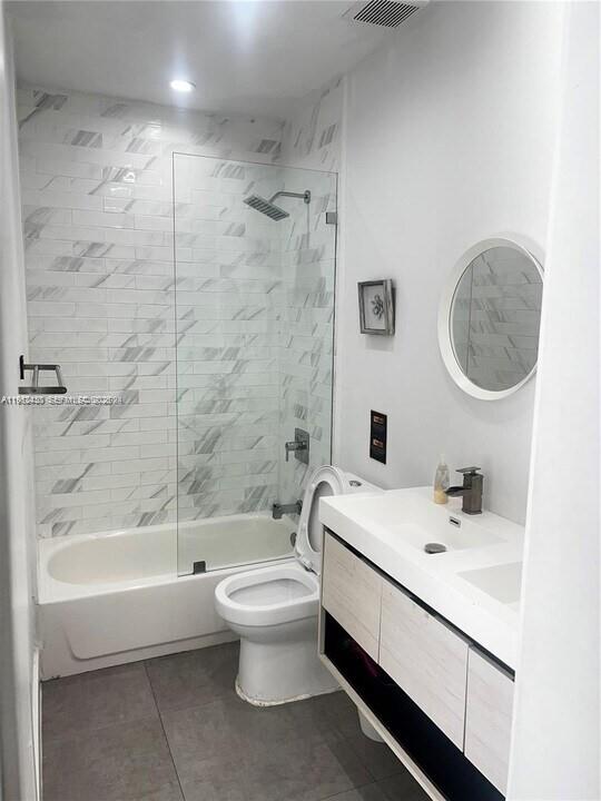 15 NW 52nd St, Miami FL 33127