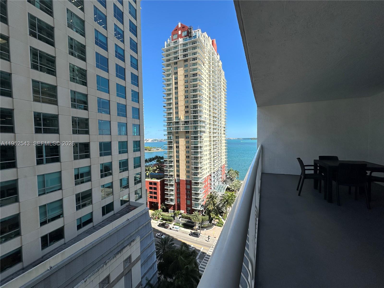 1200 Brickell Bay Dr #1712, Miami FL 33131