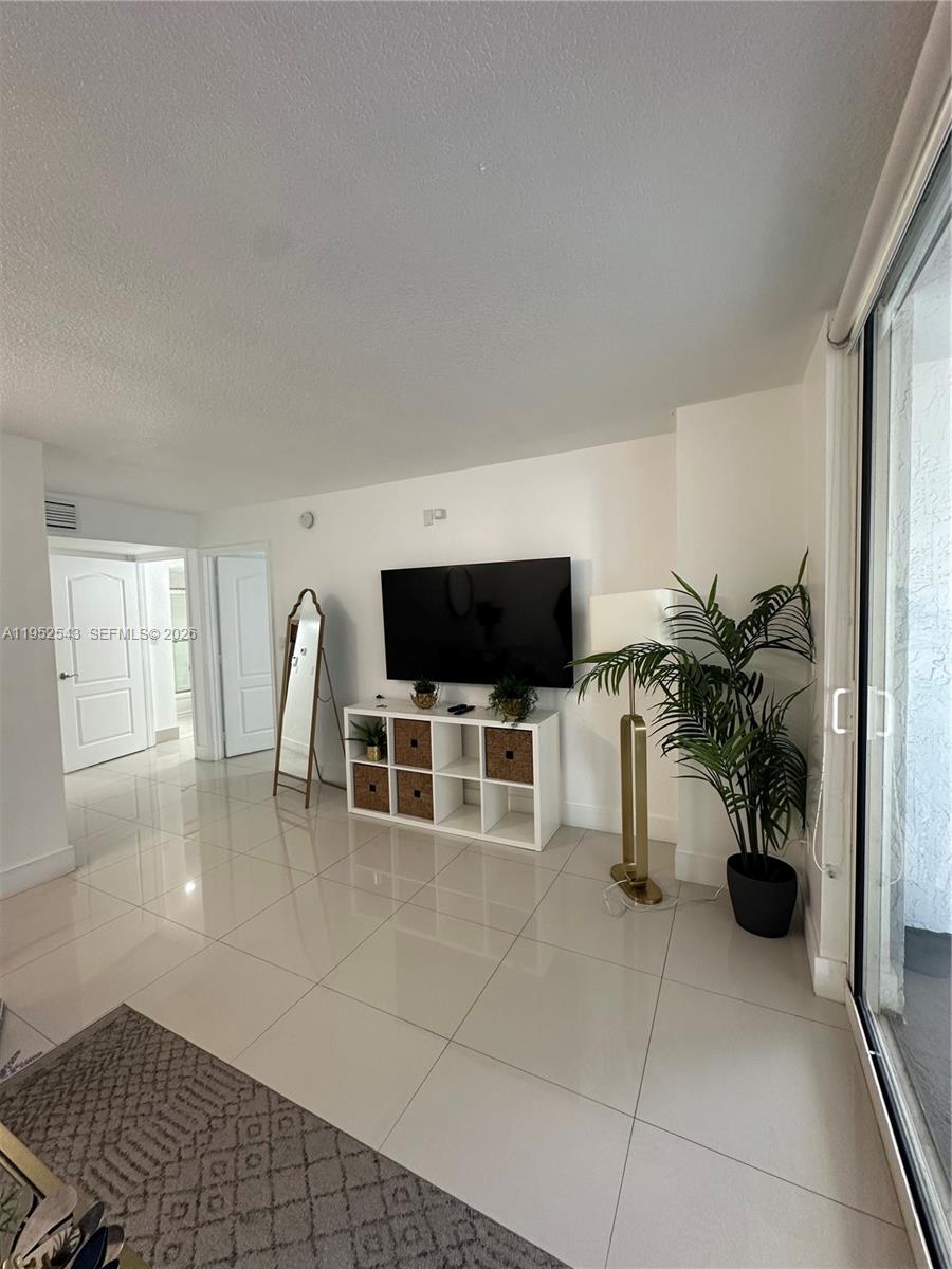 1200 Brickell Bay Dr #1712, Miami FL 33131