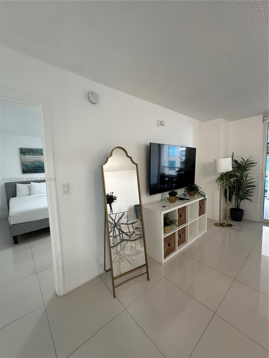1200 Brickell Bay Dr #1712, Miami FL 33131